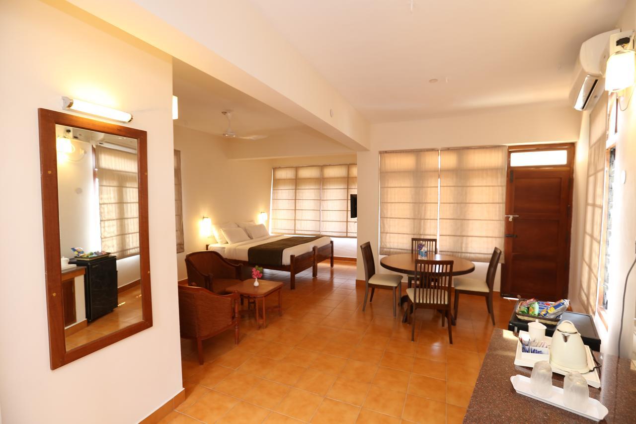 Abad Serviced Villas Kovalam Exterior photo